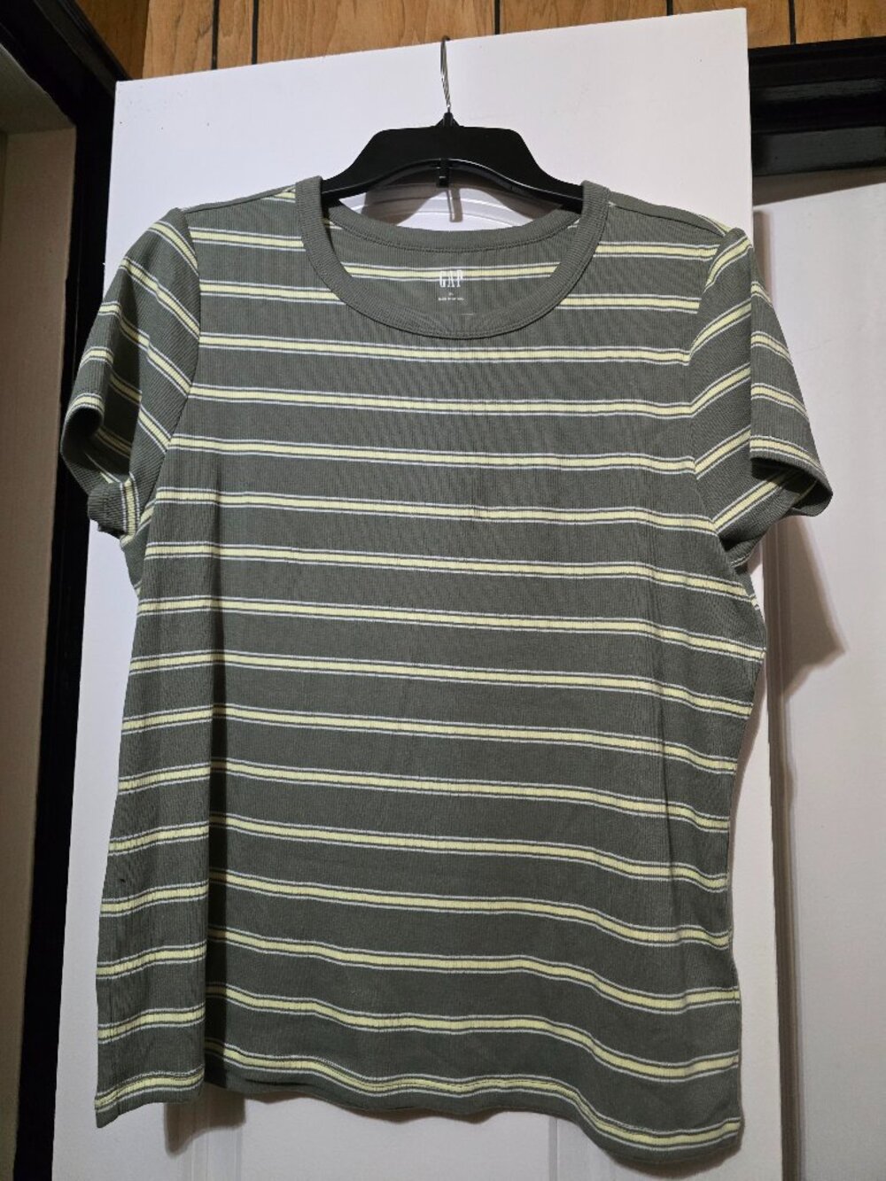 GAP Women's Olive Green Ribbed Short Sleeve Tee w Pale Yellow Stripes - Size XL